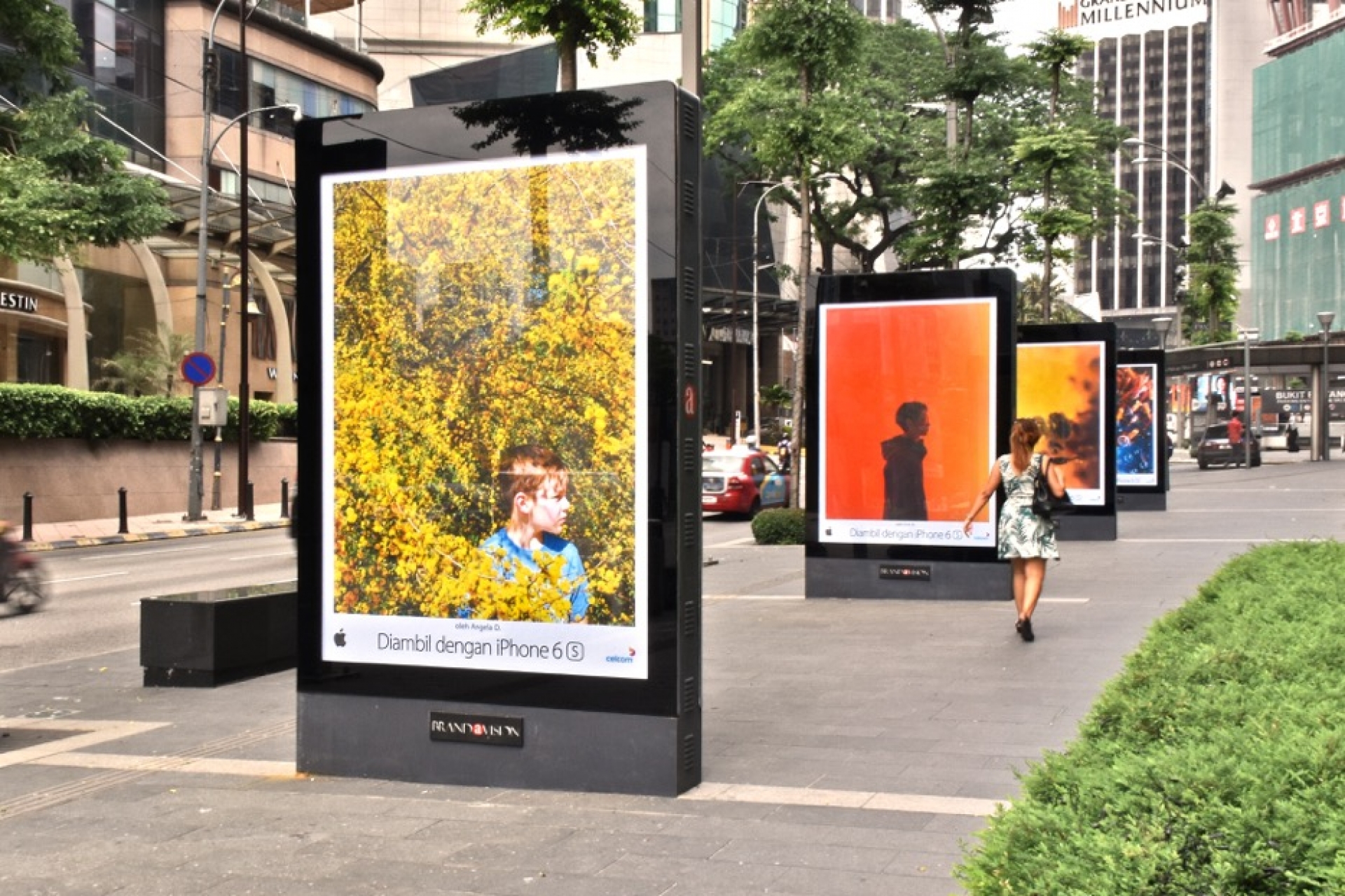 Реклама снято. Биллборд Эппл. Наружная реклама Apple. Наружная реклама айфон. Рекламный баннер Apple.