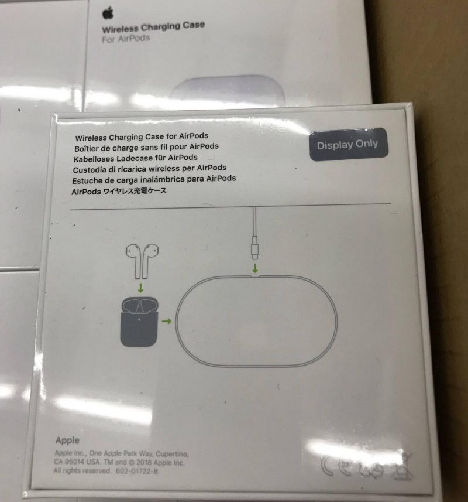 Beverage Involved spontaneous AirPower na zdjęciu opakowania bezprzewodowego etui do ładowania AirPods Beverage Involved spontaneous AirPower na zdjęciu opakowania bezprzewodowego etui do ładowania AirPods